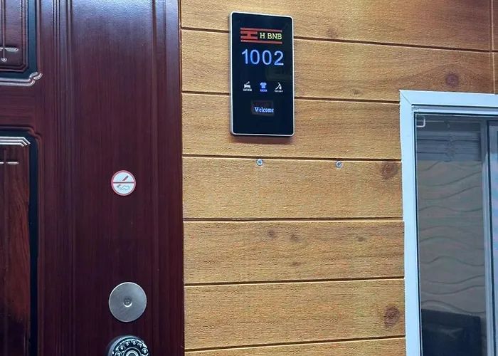 Hotel Secure, Private, Free Wi-fi And Coffee, Accessible Chicago
